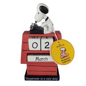 HALLMARK SNOOPY Typing Typewriter Doghouse Perpetual Calendar Collectible